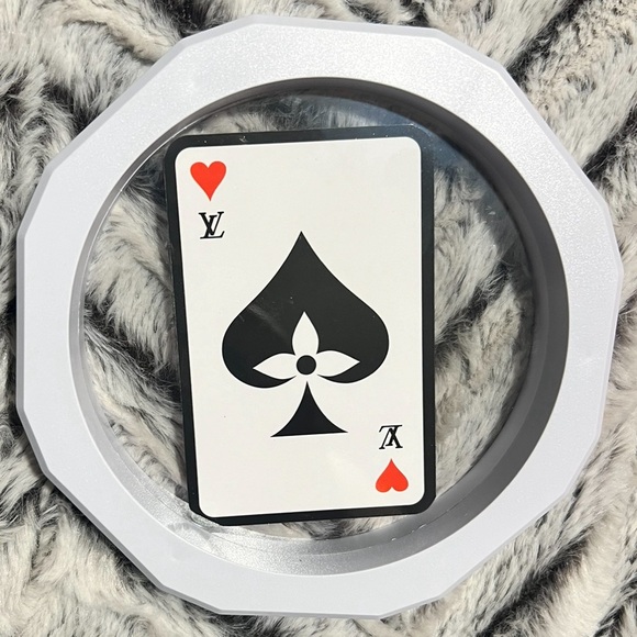 ♦️♥️♠️Louis Vuitton “GAME ON” Collectible Cards - Picture 5 of 5